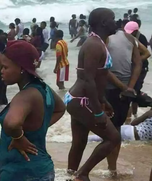 OMG! Is That A Man Or Woman On Bikini At The Beach?